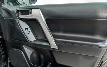 Toyota Land Cruiser Prado 150 рестайлинг 2, 2019 год, 4 150 000 рублей, 25 фотография