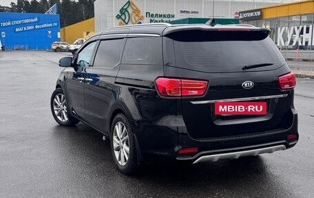 KIA Carnival III, 2018 год, 2 850 000 рублей, 2 фотография