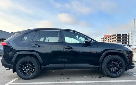 Toyota RAV4, 2021 год, 3 210 000 рублей, 2 фотография