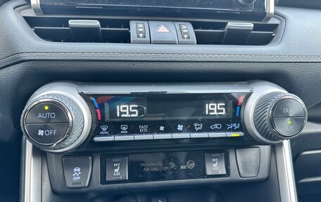 Toyota RAV4, 2021 год, 3 210 000 рублей, 13 фотография