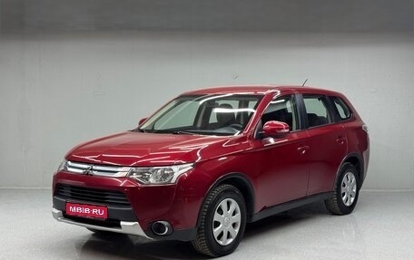 Mitsubishi Outlander III рестайлинг 3, 2014 год, 1 100 000 рублей, 1 фотография
