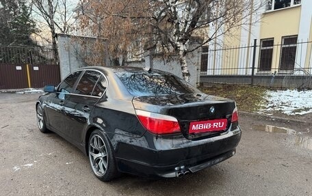 BMW 5 серия, 2006 год, 900 000 рублей, 3 фотография