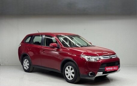 Mitsubishi Outlander III рестайлинг 3, 2014 год, 1 100 000 рублей, 3 фотография