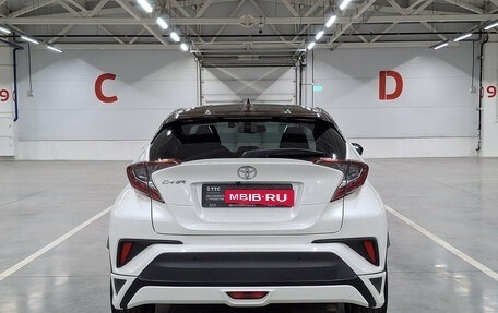 Toyota C-HR I рестайлинг, 2019 год, 1 995 000 рублей, 7 фотография
