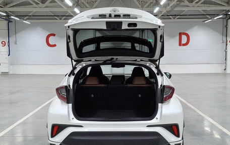 Toyota C-HR I рестайлинг, 2019 год, 1 995 000 рублей, 12 фотография