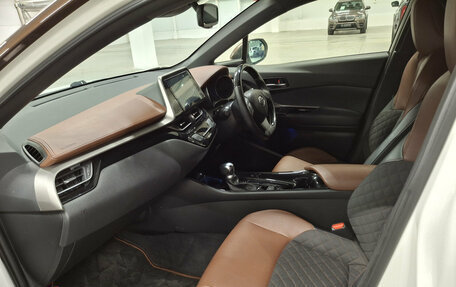 Toyota C-HR I рестайлинг, 2019 год, 1 995 000 рублей, 13 фотография