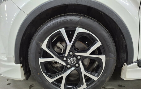 Toyota C-HR I рестайлинг, 2019 год, 1 995 000 рублей, 22 фотография