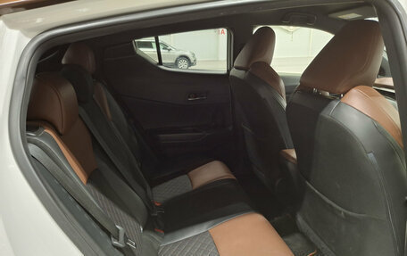 Toyota C-HR I рестайлинг, 2019 год, 1 995 000 рублей, 15 фотография