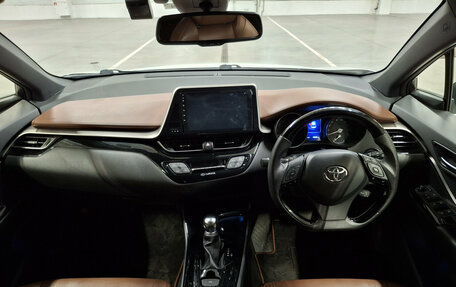 Toyota C-HR I рестайлинг, 2019 год, 1 995 000 рублей, 17 фотография