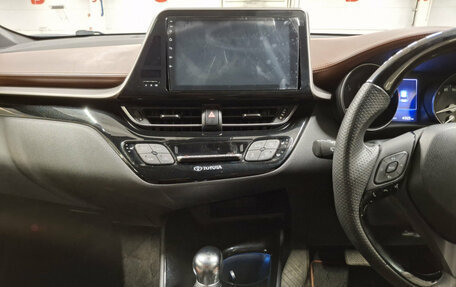 Toyota C-HR I рестайлинг, 2019 год, 1 995 000 рублей, 18 фотография