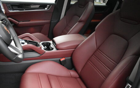Porsche Cayenne III, 2025 год, 19 390 000 рублей, 15 фотография