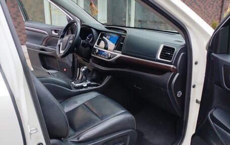 Toyota Highlander III, 2014 год, 3 200 000 рублей, 14 фотография