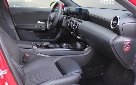 Mercedes-Benz A-Класс, 2018 год, 2 200 000 рублей, 12 фотография