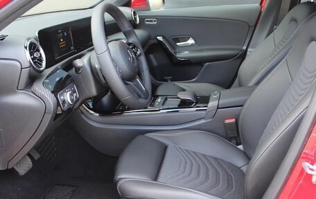 Mercedes-Benz A-Класс, 2018 год, 2 200 000 рублей, 13 фотография