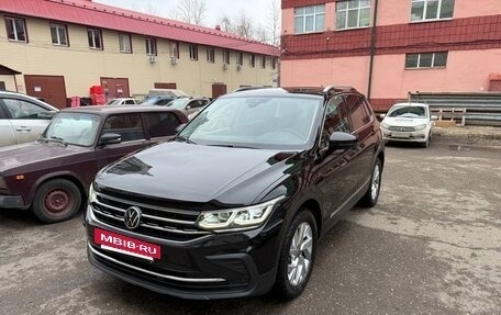 Volkswagen Tiguan II, 2021 год, 3 300 000 рублей, 2 фотография