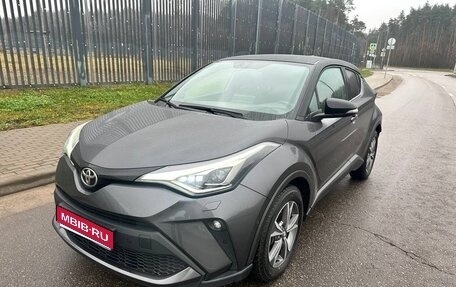 Toyota C-HR I рестайлинг, 2020 год, 2 890 000 рублей, 1 фотография