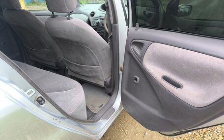 Toyota Platz, 2001 год, 349 000 рублей, 11 фотография