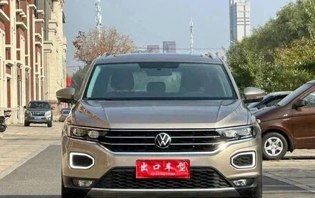 Volkswagen T-Roc I, 2021 год, 1 810 000 рублей, 2 фотография