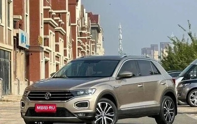 Volkswagen T-Roc I, 2021 год, 1 810 000 рублей, 1 фотография