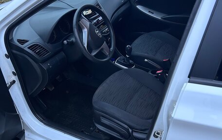 Hyundai Solaris II рестайлинг, 2015 год, 800 000 рублей, 9 фотография