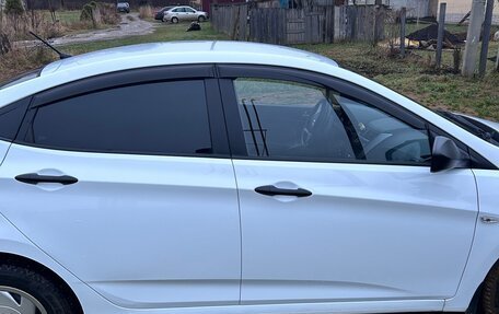 Hyundai Solaris II рестайлинг, 2015 год, 800 000 рублей, 5 фотография