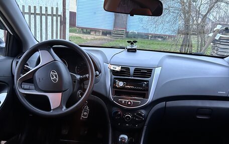 Hyundai Solaris II рестайлинг, 2015 год, 800 000 рублей, 21 фотография