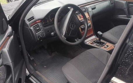 Mercedes-Benz E-Класс, 1998 год, 360 000 рублей, 2 фотография