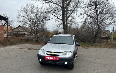 Chevrolet Niva I рестайлинг, 2012 год, 650 000 рублей, 3 фотография