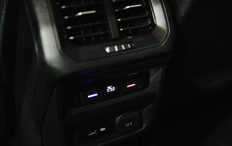 Volkswagen Tiguan II, 2019 год, 2 640 000 рублей, 9 фотография