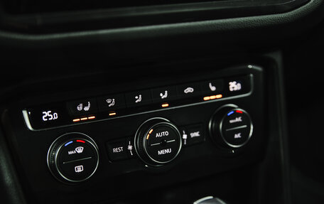 Volkswagen Tiguan II, 2019 год, 2 640 000 рублей, 17 фотография