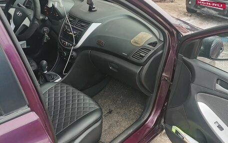 Hyundai Solaris II рестайлинг, 2011 год, 650 000 рублей, 19 фотография