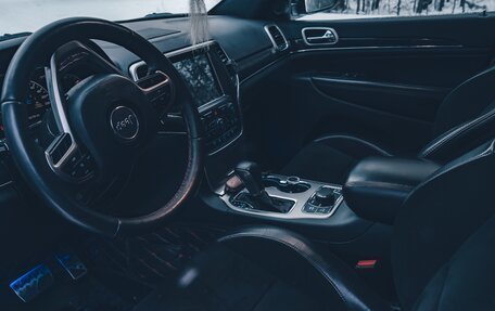 Jeep Grand Cherokee, 2018 год, 4 500 000 рублей, 25 фотография