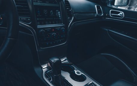 Jeep Grand Cherokee, 2018 год, 4 500 000 рублей, 26 фотография