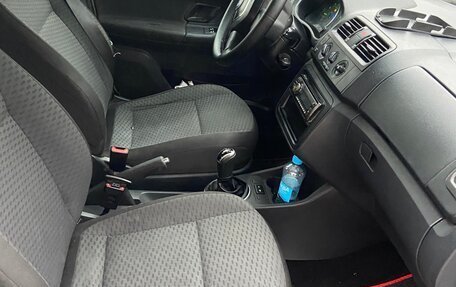 Skoda Fabia II, 2011 год, 410 000 рублей, 6 фотография