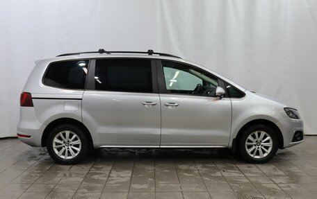 SEAT Alhambra II рестайлинг, 2015 год, 1 600 000 рублей, 7 фотография