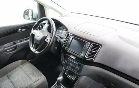 SEAT Alhambra II рестайлинг, 2015 год, 1 600 000 рублей, 10 фотография