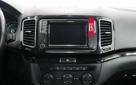 SEAT Alhambra II рестайлинг, 2015 год, 1 600 000 рублей, 20 фотография