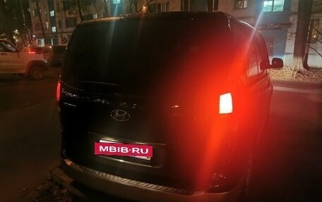 Hyundai H-1 II рестайлинг, 2020 год, 4 000 000 рублей, 3 фотография