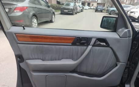 Mercedes-Benz E-Класс, 1994 год, 2 500 000 рублей, 17 фотография