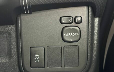 Toyota Wish II, 2013 год, 1 500 000 рублей, 18 фотография