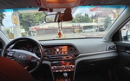 Hyundai Elantra VI рестайлинг, 2019 год, 1 350 000 рублей, 7 фотография