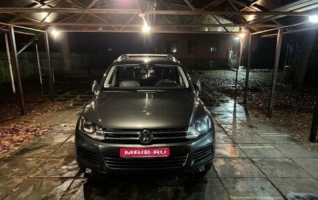 Volkswagen Touareg III, 2011 год, 2 350 000 рублей, 1 фотография