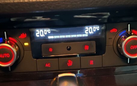 Volkswagen Touareg III, 2011 год, 2 350 000 рублей, 6 фотография