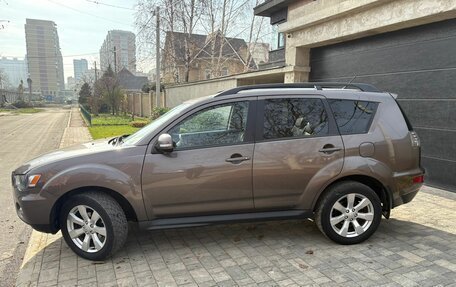 Mitsubishi Outlander III рестайлинг 3, 2011 год, 1 160 000 рублей, 2 фотография