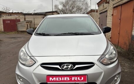 Hyundai Solaris II рестайлинг, 2011 год, 1 050 000 рублей, 1 фотография