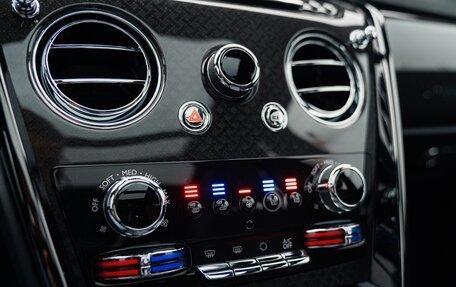 Rolls-Royce Cullinan, 2020 год, 36 000 000 рублей, 17 фотография