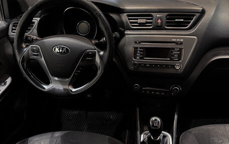 KIA Rio III рестайлинг, 2016 год, 842 000 рублей, 16 фотография