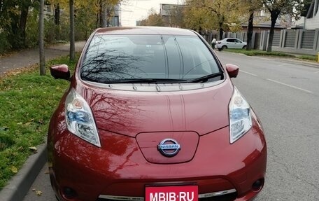 Nissan Leaf I, 2015 год, 1 200 000 рублей, 2 фотография