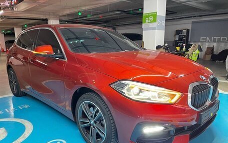 BMW 1 серия, 2020 год, 2 600 000 рублей, 2 фотография