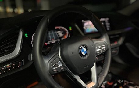 BMW 1 серия, 2020 год, 2 600 000 рублей, 5 фотография